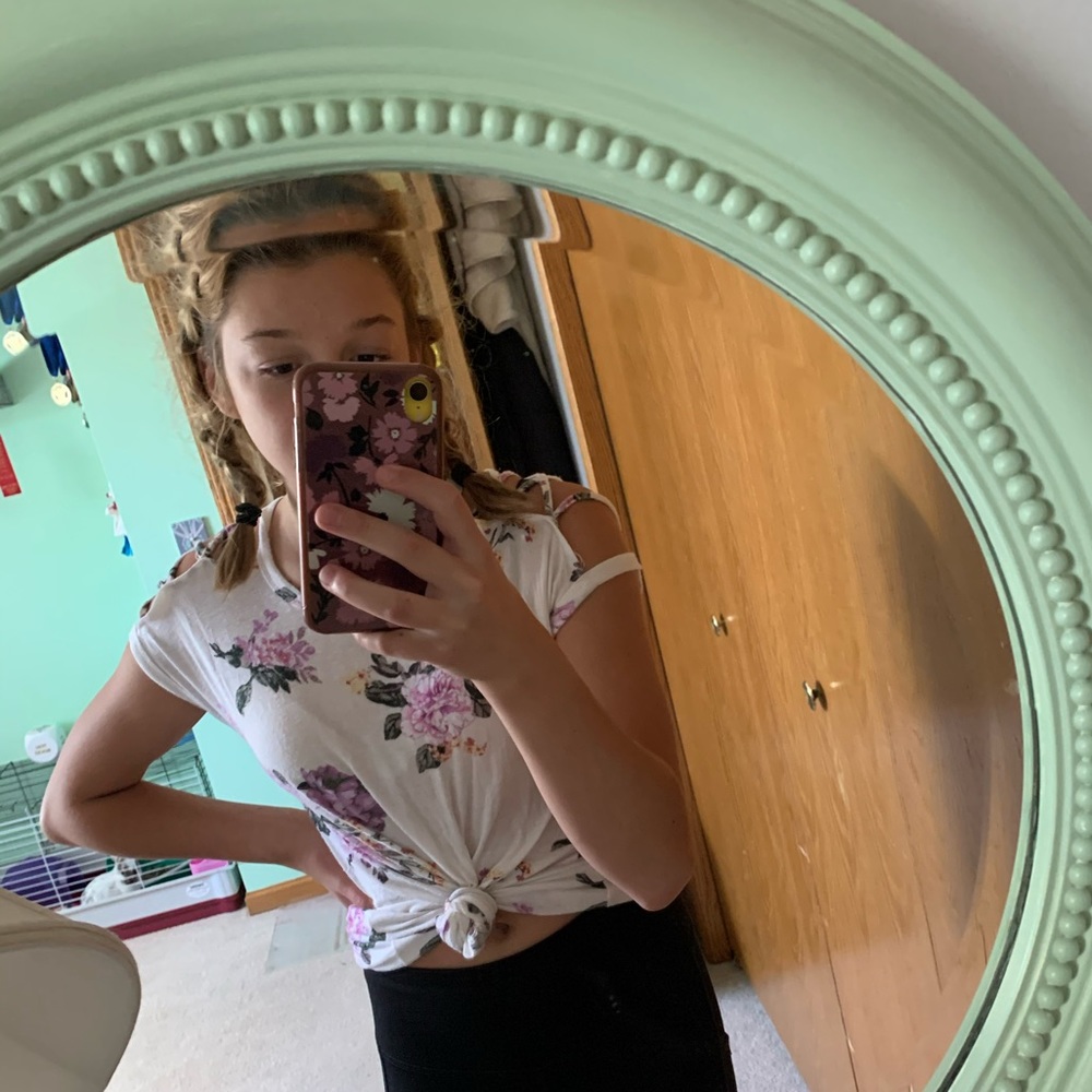 Very cute mid length - tee